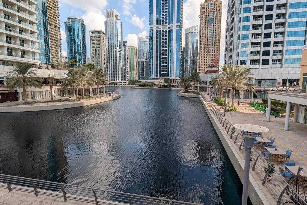 Bright And Spacious 2 Bedrooms With Views In Jlt Near Marina And Jbr Apartment