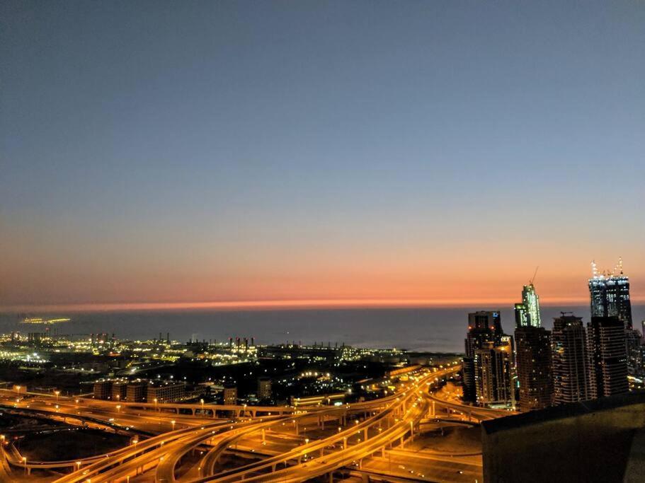 Bright And Spacious 2 Bedrooms With Views In Jlt Near Marina And Jbr *