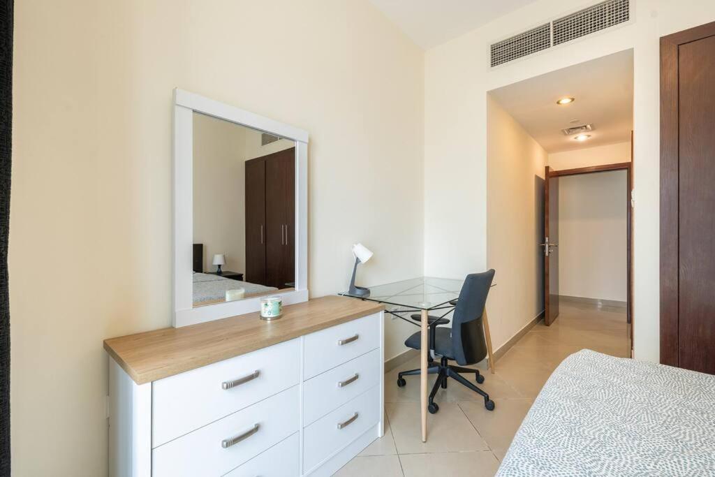 Bright And Spacious 2 Bedrooms With Views In Jlt Near Marina And Jbr * Dubai