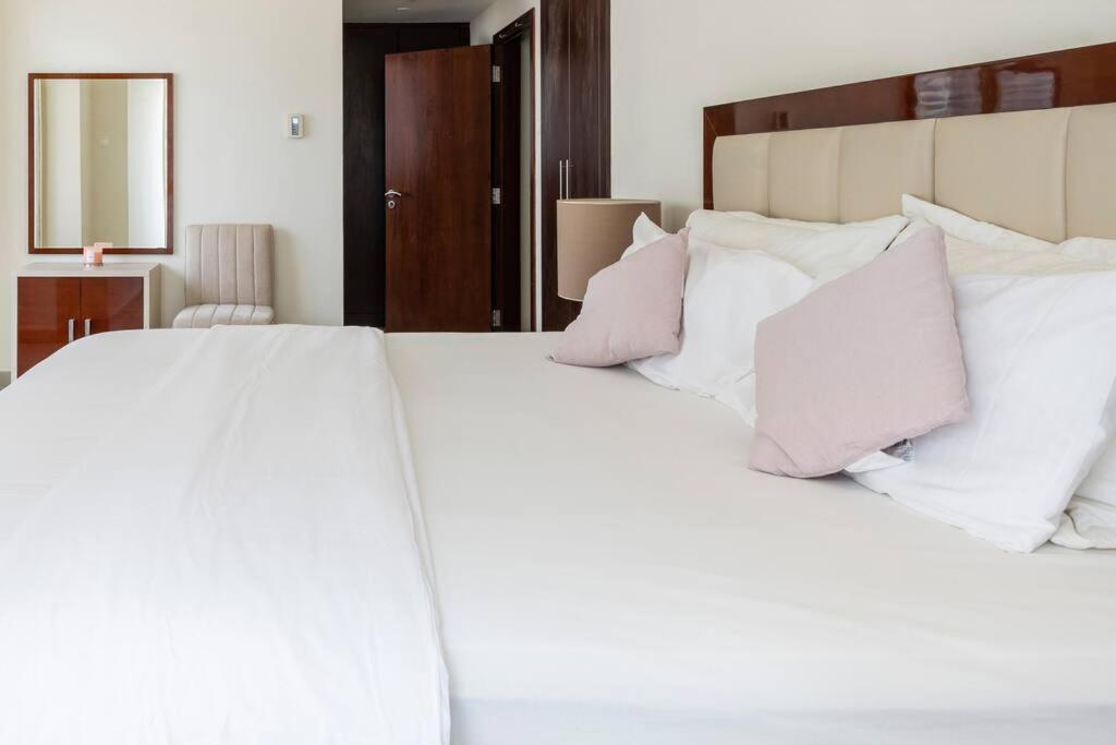Bright And Spacious 2 Bedrooms With Views In Jlt Near Marina And Jbr Dubai