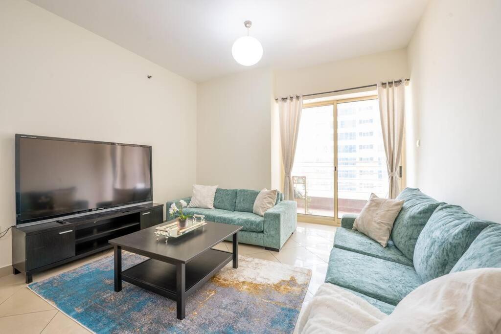 Bright And Spacious 2 Bedrooms With Views In Jlt Near Marina And Jbr * Dubai